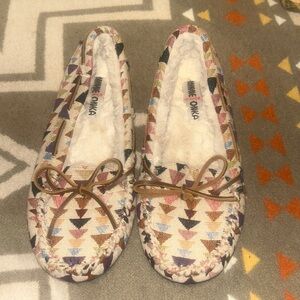Minnetonka Women's Patterned Moccasins with Brown Accents